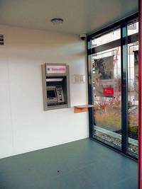 In der Wand eingebauter Geldautomat der Sparkasse SB-Pfaffengrund
