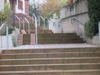 Treppen mit Podest und Geländer