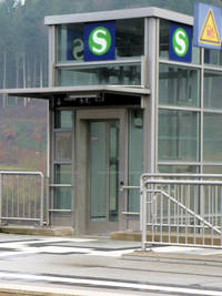 Aufzug am S-Bahnhof Schlierbach Orthopädie
