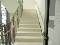 Treppe mit 12 Stufen, Handlauf rechts und links