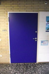 blaue Eingangstür